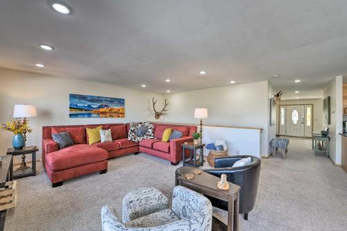 Lander House | Outdoor Enthusiasts Retreat with Hot Tub, Deck