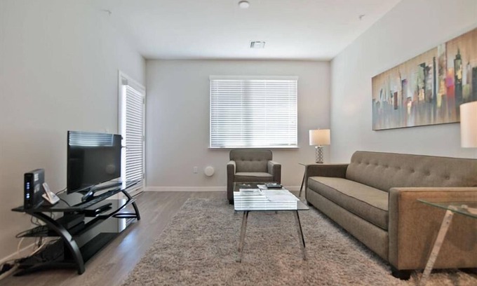 Menlo Park Apartment | Outdoor Heated Pool & Rooftop | Menlo Park | Baylands