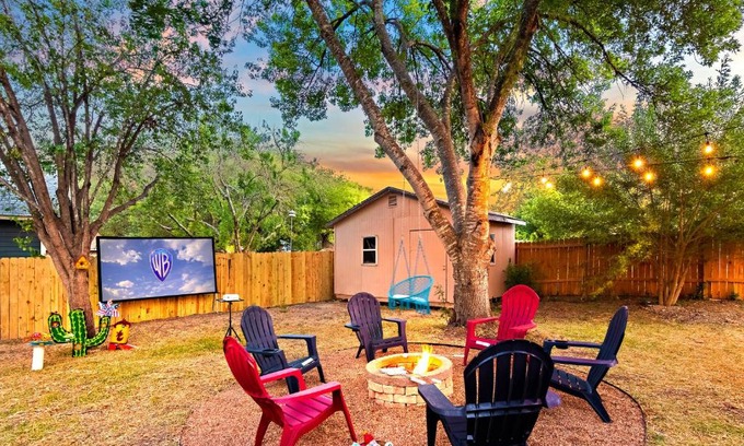 Heritage Villa | Outdoor movie seaworld house