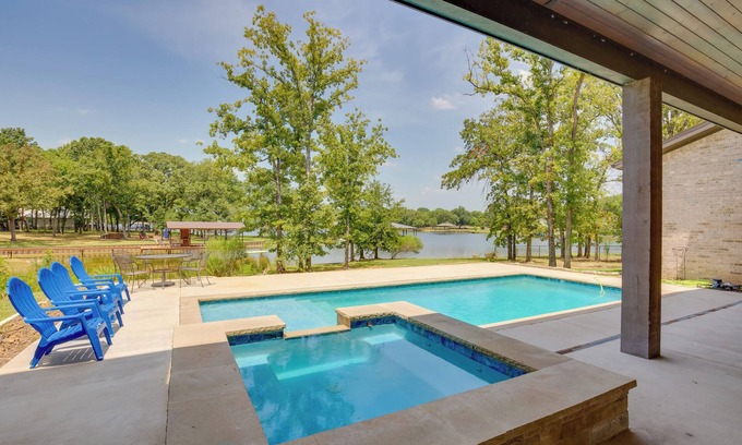 Malakoff House | Outdoor Oasis: Family Malakoff Gem on Cedar Creek!