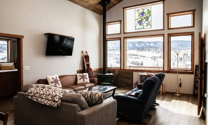 Kremmling House | Outdoor Paradise -ATV Galore, Hot Springs, Hunting, Skiing, & More