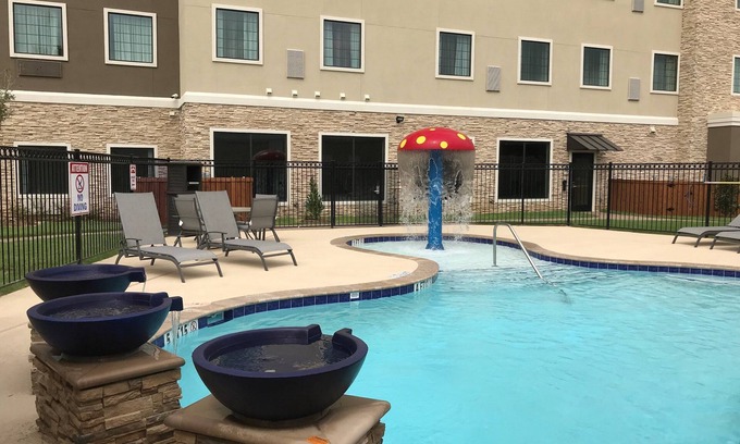 The Colony Condo | Outdoor Pool + Free Wi-Fi, Free Breakfast | Fully Equipped King Suite with a Balcony