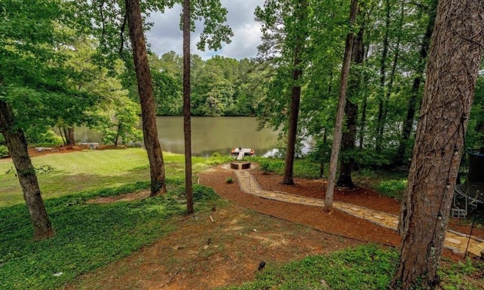 Roswell Cottage | Outdoor Soaking TUB, Lake-front TINY HOME