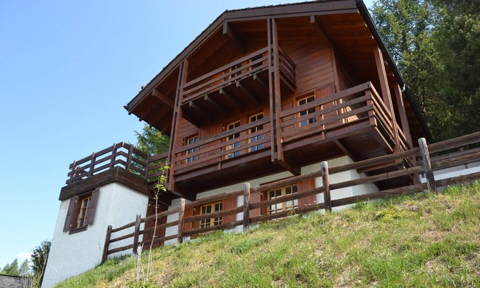 St. Luc Ski Chalet | Outside : spacious 3-storey chalet, for 10 person, nice panoramic view, terrace and balcony –Inside