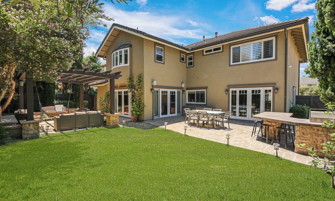 Westside Costa Mesa House | Outstanding Beach Home Right by Huntington Beach, 2 minutes driving