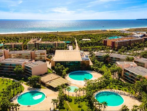 Salgados Apartment | Outstanding Condo- Beach, Pool & Golf by BeCherish