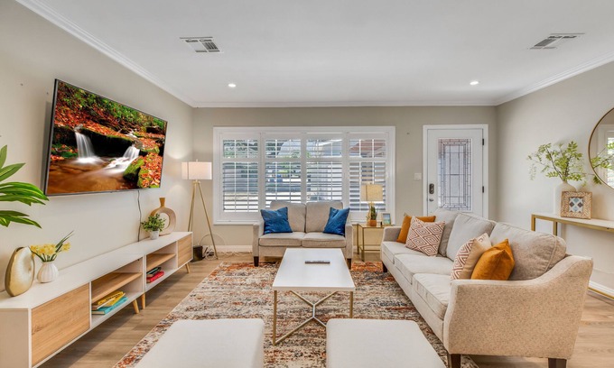 Monrovia House | Outstanding Designed Beautiful Home close to Universal Studio & Disney