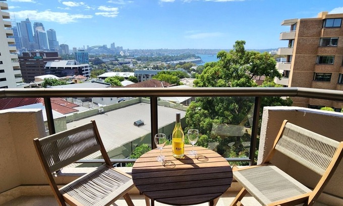 Darlinghurst Apartment | Outstanding Opera House & Harbour Bridge Views