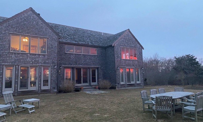Quidnet House | OUTSTANDING VIEWS! - WEEKLY OR SEASONAL RENTAL- SPEND YOUR SUMMER HERE