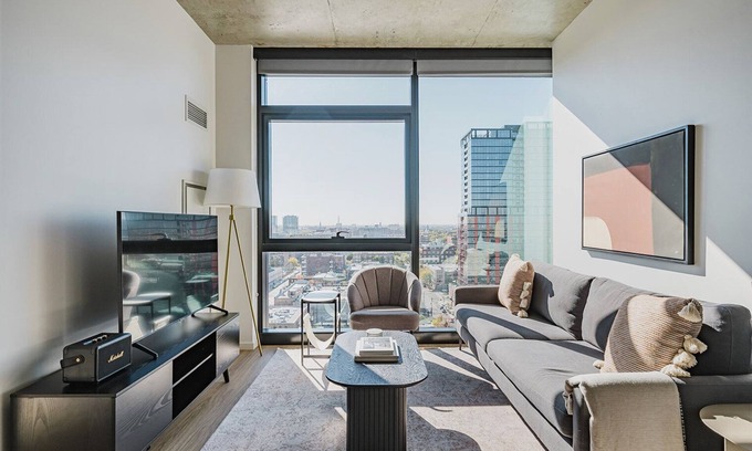 West Loop Apartment | Outstanding W Loop 1BR w/Gym, Pool, Rooftop, Spa & W/D, by Blueground