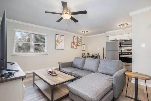 East Ocean View Apartment | OV Mosaic Turtle Suite