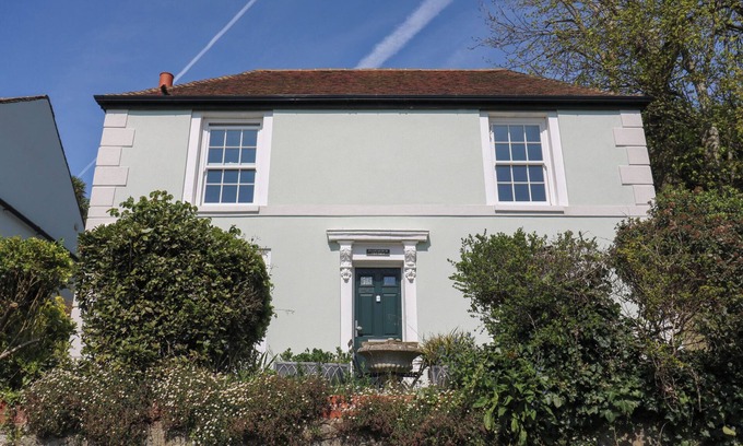 Hythe Cottage | OVERCHURCH, pet friendly, character holiday cottage in Hythe