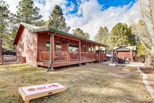Heber House | Overgaard Cabin with Private Deck, Grill and Fire Pit!