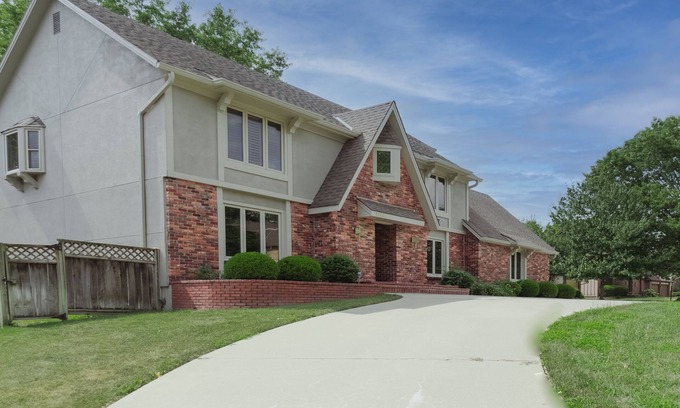 Overland Park House | Overland Park Family house - New Large spacious Private Residence