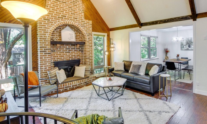 Overland Park House | Overland Park Home w/Fenced-In Yard & Gas Grill!