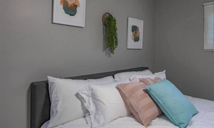 Lenexa House | Overland Park Oasis