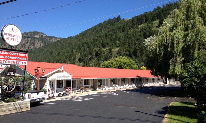 Chase Hotel | Overlander Motel