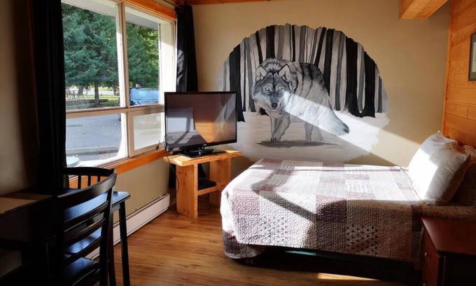 Clearwater Hotel | Overlook Inn & Cabins