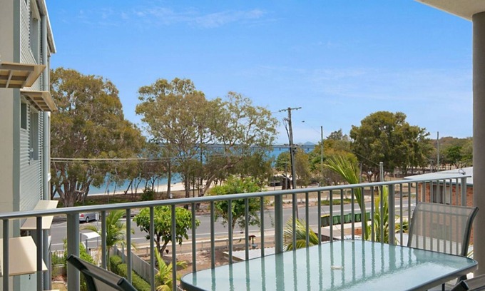 Bongaree Apartment | OVERLOOKING PUMICESTONE PASSAGE