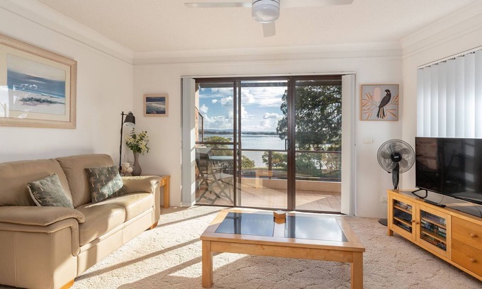 Forster Apartment | Overlooking Wallis Lake, Renas Court 2