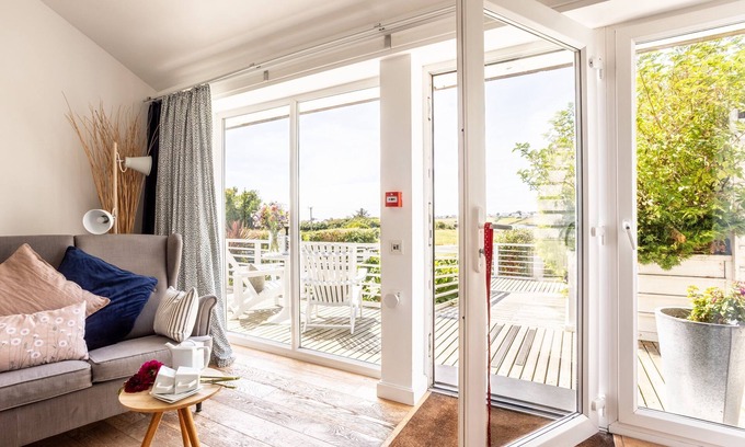 Llanfaelog Cottage | Owain's Lake View: holiday apartment with lake views