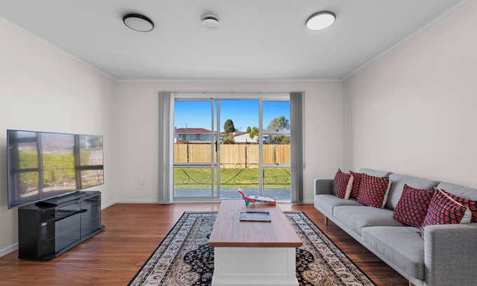 Lynmore House | Ōwhata Retreat - Rotorua Holiday Home
