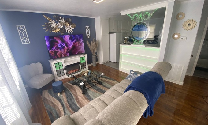 Lincolnton House | Owl's Nest - Interactive Art - Nintendo - Large Parking Area