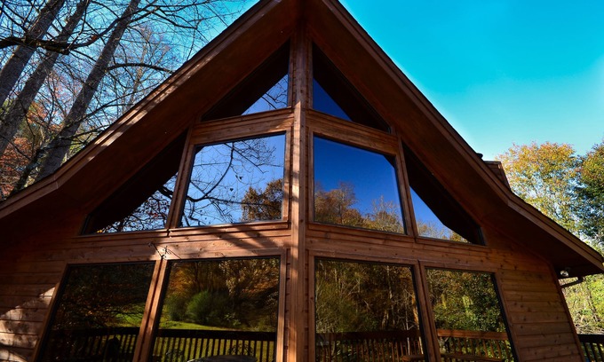 Townsend Ski Chalet | Owl’s Hoot Chalet – 3 mi from Great Smoky Mtns - Autumn dates available
