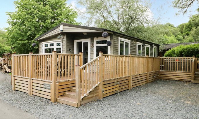 Troutbeck Bridge Cottage | OWLS NOOK LODGE, pet friendly, with hot tub in Windermere