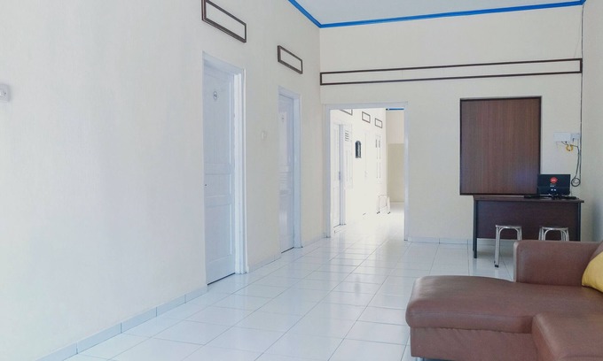 Pacitan Hotel | OYO 1190 Griya Soeratin Residence Syariah