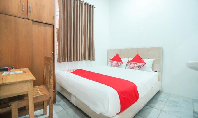Kebon Kacang Hotel | OYO 150 Harmoni Residence
