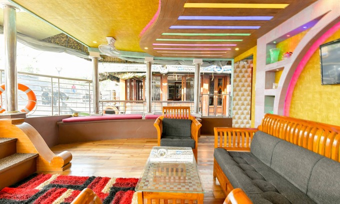 Ambalapuzha Hotel | OYO 22272 Houseboat Anugraha 8 Bhk