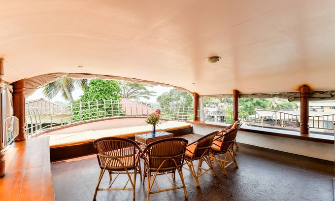 Ambalapuzha Boat Rental | OYO 23047 Rkv Golden Petal Houseboat 3 Bhk