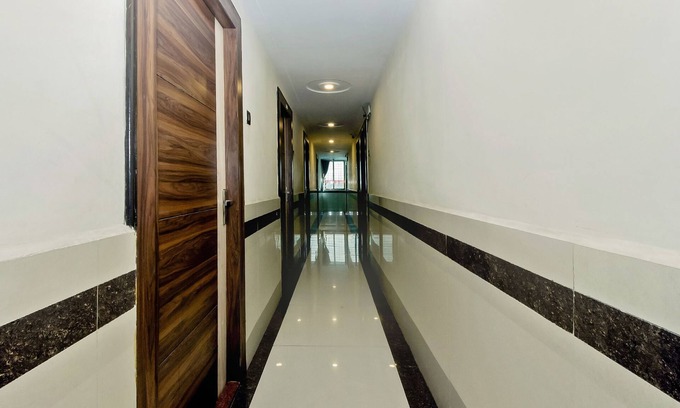 Kopar Khairane Hotel | OYO 23656 Parimeet Hotel