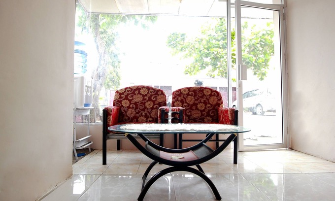 Bengkulu Hotel | OYO 2647 Anissa Guest House