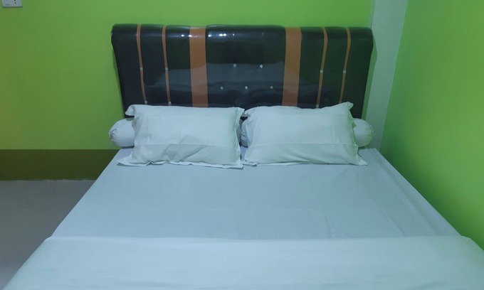 Medan Hotel | OYO 3487 Es Em Je Residence