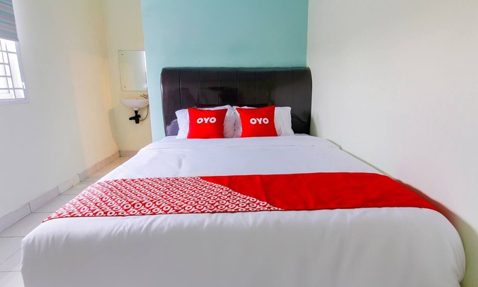 Medan Hotel | OYO 3493 Nami House
