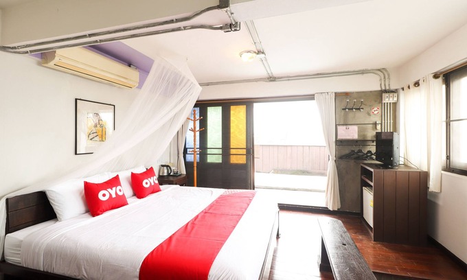 Thapae Hotel | OYO 369 Micasa Guesthouse