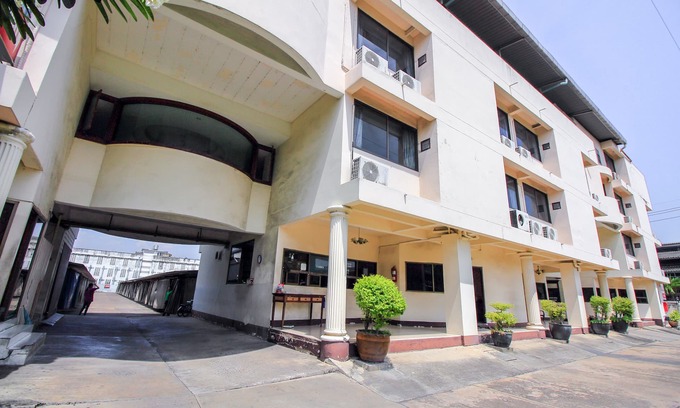 Racha Thewa Hotel | OYO 383 White Inn Hotel