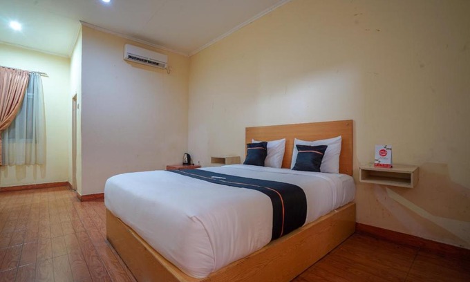Palembang Hotel | OYO 427 Hotel Galaxy