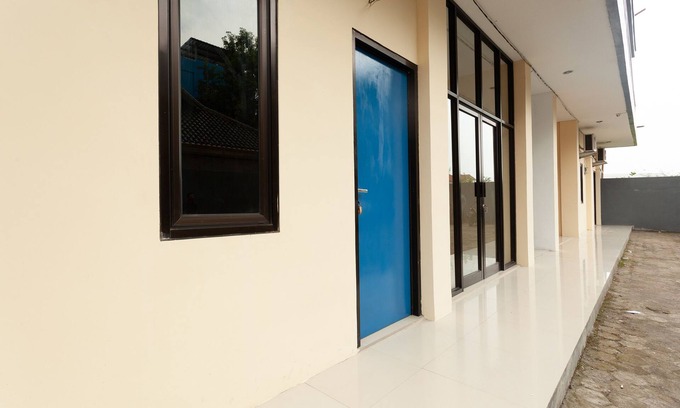 West Cirebon House | OYO 588 Richmond Guest House