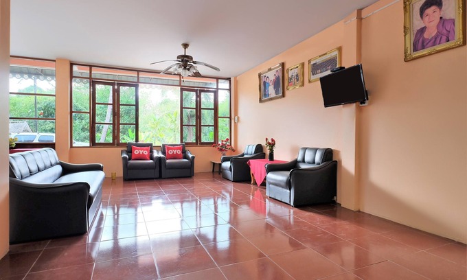 Trang Hotel | OYO 588 Rose In Mansion