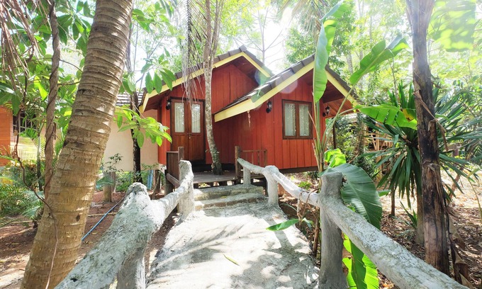 Na Yong Hotel | OYO 604 Ruen Mai Horm Resort