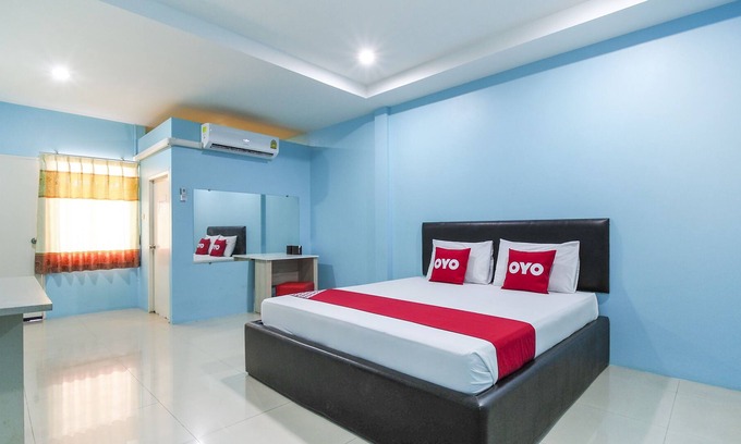 Bang Pla Soi Hotel | OYO 622 Sixsense Hotel