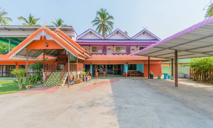 Phetchaburi Hotel | OYO 712 Baandin Resort