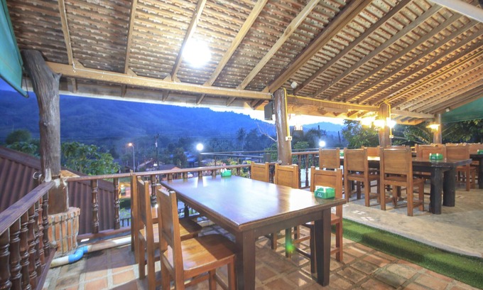 Lan Saka Hotel | OYO 75353 Loy Chalet Resort