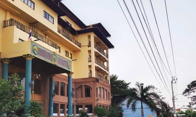 Bang Rak Phatthana Hotel | OYO 75466 13 Coins Bang Yai Hotel