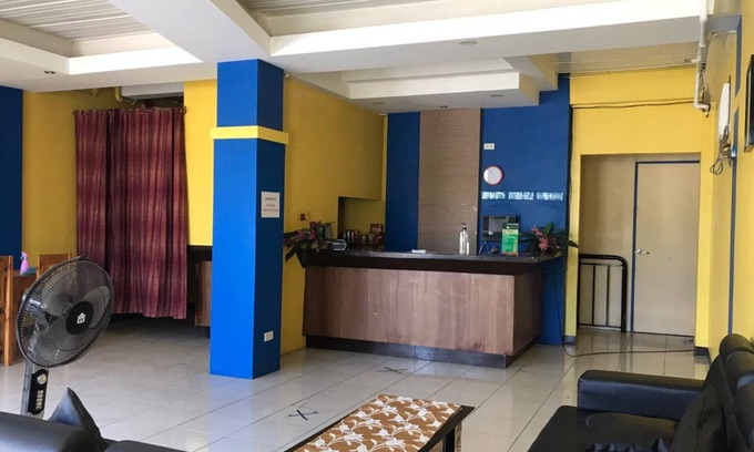 Barangay 16 Hotel | OYO 762 Laurien Hotel
