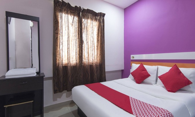 Pelabuhan Klang Hotel | OYO 90296 Red Orange Hotel Port Klang