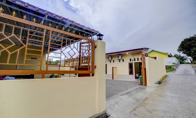 Tebing Tinggi Hotel | OYO 90773 Shine Guest House Syariah